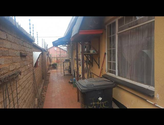 3 BEDROOM HOUSE FOR SALE IN ENNERDALE EXT 5